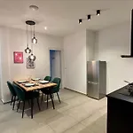 Am Marktplatz Mit Xxl Garage Apartment